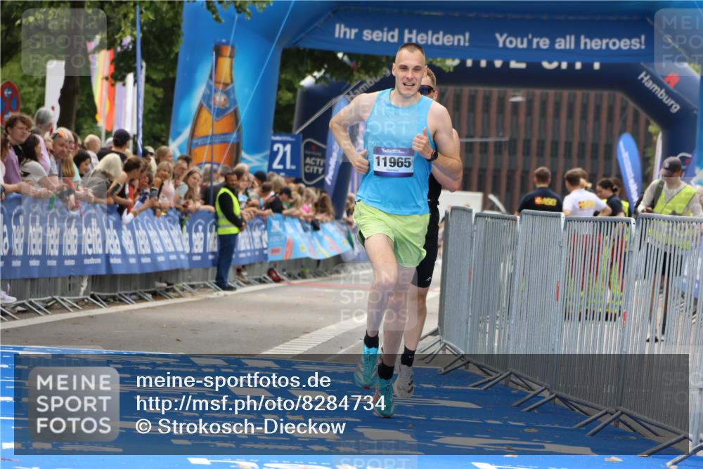29.06.2025 - hella hamburg halbmarathon Strokosch-Dieckow http://msf.ph/oto/8284734 29.06.2025 10:21:36 Ziel 6559, 9442, 11965, 17856 meine-sportfotos.de