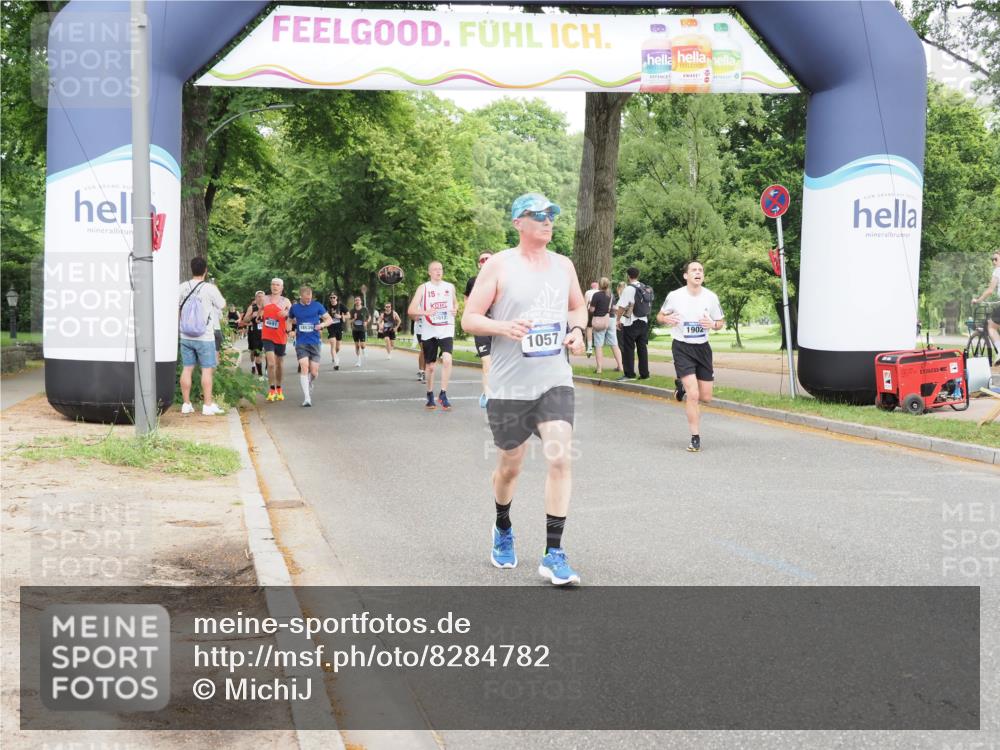 29.06.2025 - hella hamburg halbmarathon MichiJ http://msf.ph/oto/8284782 29.06.2025 10:32:42 Zwischen KM18-KM19 1057, 3098, 5047, 6903, 7710, 9302, 15512, 16062, 17748, 18942 meine-sportfotos.de