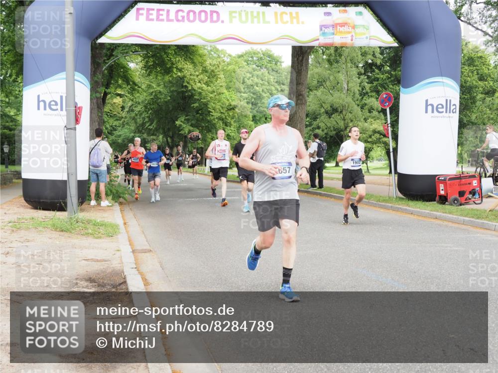 29.06.2025 - hella hamburg halbmarathon MichiJ http://msf.ph/oto/8284789 29.06.2025 10:32:42 Zwischen KM18-KM19 1057, 3098, 5047, 6903, 7710, 9302, 15512, 16062, 17748, 18942 meine-sportfotos.de