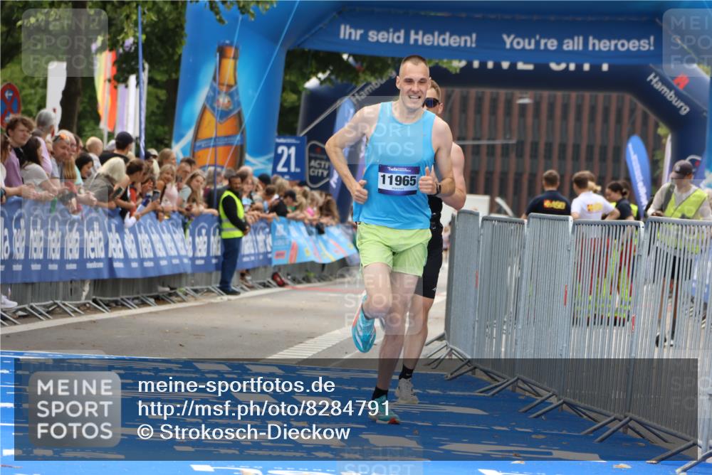 29.06.2025 - hella hamburg halbmarathon Strokosch-Dieckow http://msf.ph/oto/8284791 29.06.2025 10:21:36 Ziel 6559, 9442, 11965, 17856 meine-sportfotos.de