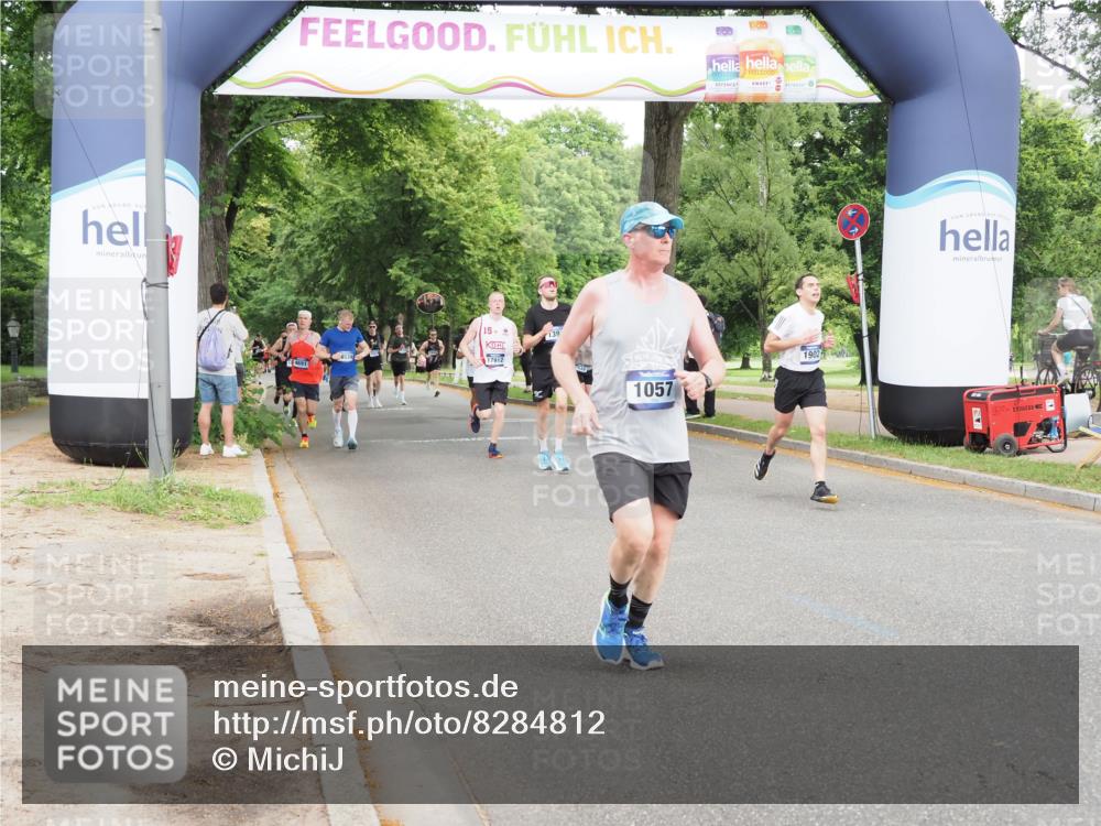 29.06.2025 - hella hamburg halbmarathon MichiJ http://msf.ph/oto/8284812 29.06.2025 10:32:42 Zwischen KM18-KM19 1057, 3098, 5047, 6903, 7710, 9302, 15512, 16062, 17748, 18942 meine-sportfotos.de