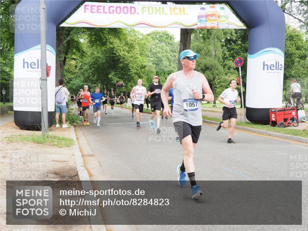 29.06.2025 - hella hamburg halbmarathon MichiJ http://msf.ph/oto/8284823 29.06.2025 10:32:42 Zwischen KM18-KM19 1057, 3098, 5047, 6903, 7710, 9302, 15512, 16062, 17748, 18942 meine-sportfotos.de