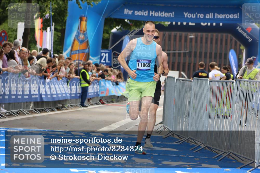 29.06.2025 - hella hamburg halbmarathon Strokosch-Dieckow http://msf.ph/oto/8284824 29.06.2025 10:21:36 Ziel 6559, 9442, 11965, 17856 meine-sportfotos.de