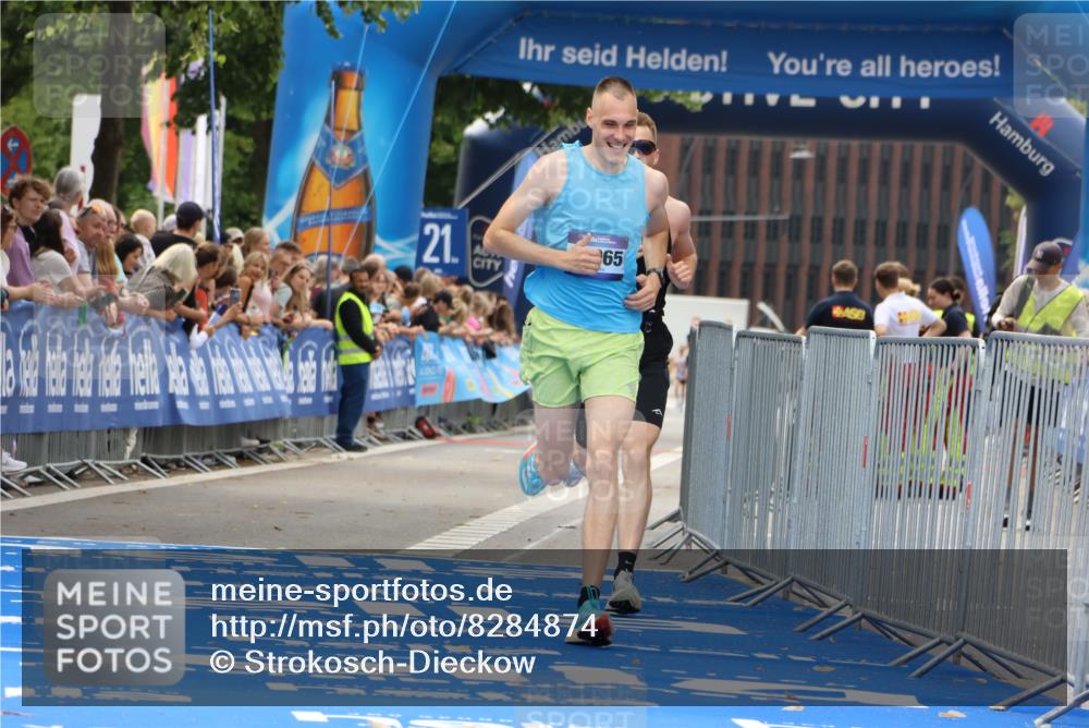 29.06.2025 - hella hamburg halbmarathon Strokosch-Dieckow http://msf.ph/oto/8284874 29.06.2025 10:21:36 Ziel 6559, 9442, 11965, 17856 meine-sportfotos.de