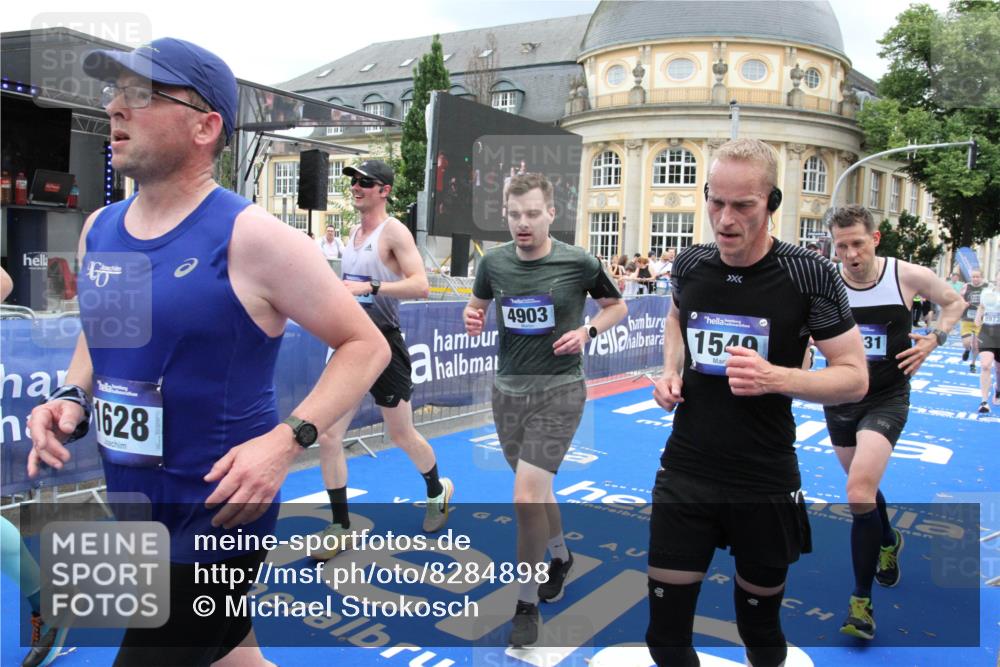 29.06.2025 - hella hamburg halbmarathon Michael Strokosch http://msf.ph/oto/8284898 29.06.2025 10:55:18 Ziel 1549, 1628, 2119, 4903, 5643, 6723, 6891, 8973, 9361, 10188, 10263, 10582, 11184, 11747, 12248, 13470, 14834, 15854, 16108, 16521, 18031, 18380, 18531, 18966 meine-sportfotos.de