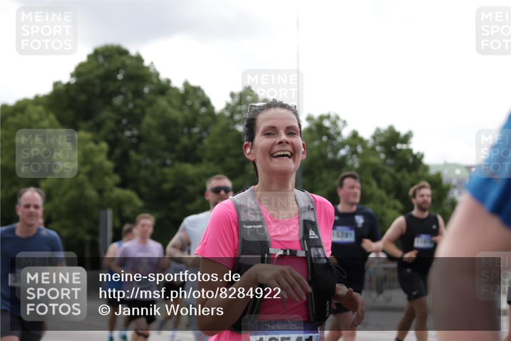 29.06.2025 - hella hamburg halbmarathon Jannik Wohlers http://msf.ph/oto/8284922 29.06.2025 10:35:31 Lombardsbrücke 1036, 1108, 1183, 1336, 1775, 2352, 2520, 2811, 2827, 3243, 3401, 3598, 3990, 4413, 4798, 4902, 6021, 6184, 6845, 7304, 8333, 8947, 9432, 9744, 9819, 10047, 10119, 10567, 11187, 11198, 11979, 12097, 12342, 12408, 12430, 12869, 13318, 13492, 13602, 14134, 14189, 14955, 15248, 15281, 15612, 15827, 15830, 16487, 16570, 16571, 17635, 17817, 18524, 18541, 18570, 18688 meine-sportfotos.de