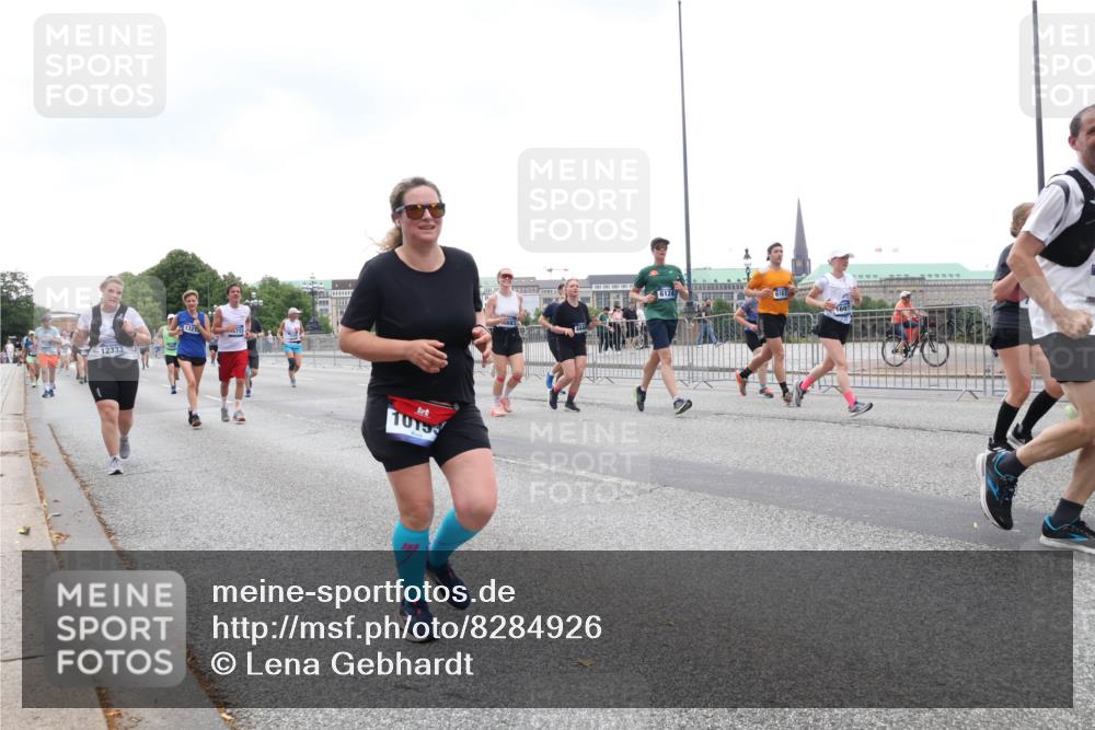29.06.2025 - hella hamburg halbmarathon Lena Gebhardt http://msf.ph/oto/8284926 29.06.2025 10:46:34 Lombardsbrücke 1363, 1371, 1375, 1429, 1465, 1532, 1608, 1837, 1999, 2162, 2320, 2423, 2500, 2697, 2773, 2813, 2951, 3277, 3406, 3407, 3410, 3469, 3734, 3823, 4119, 4202, 4296, 4342, 4355, 4448, 4604, 5697, 5700, 5854, 6068, 6124, 6161, 6392, 6740, 7303, 7364, 7368, 7374, 7412, 7767, 7827, 7960, 7983, 8047, 8477, 8551, 8553, 8700, 9129, 9337, 9445, 9691, 10153, 10230, 11361, 11876, 11910, 12298, 12333, 12507, 12522, 13969, 14261, 15852, 16882, 16987 meine-sportfotos.de