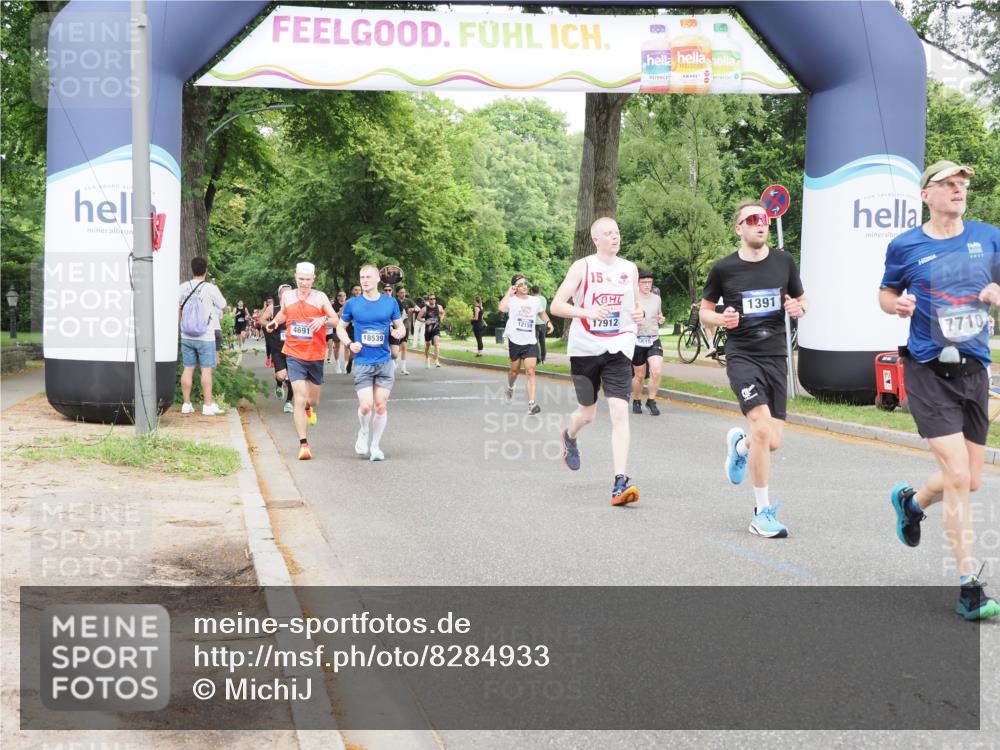 29.06.2025 - hella hamburg halbmarathon MichiJ http://msf.ph/oto/8284933 29.06.2025 10:32:44 Zwischen KM18-KM19 1057, 1391, 1902, 3098, 6903, 7710, 9302, 16062, 17748, 17912 meine-sportfotos.de