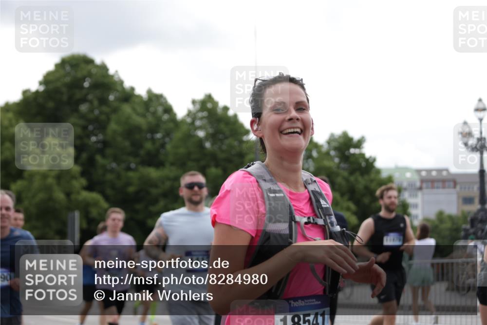 29.06.2025 - hella hamburg halbmarathon Jannik Wohlers http://msf.ph/oto/8284980 29.06.2025 10:35:32 Lombardsbrücke 1036, 1108, 1183, 1336, 1775, 2352, 2520, 2811, 2827, 3401, 3598, 3990, 4326, 4413, 4798, 6021, 6184, 6845, 7304, 8333, 8356, 8947, 9432, 9744, 9819, 10047, 10119, 10567, 11187, 11198, 11979, 12097, 12342, 12408, 12430, 12869, 13318, 13492, 13602, 14134, 14189, 14955, 15248, 15281, 15612, 15827, 15830, 16487, 16570, 16571, 17635, 17817, 18541, 18570, 18688 meine-sportfotos.de