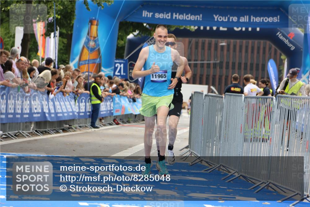 29.06.2025 - hella hamburg halbmarathon Strokosch-Dieckow http://msf.ph/oto/8285048 29.06.2025 10:21:36 Ziel 6559, 9442, 11965, 17856 meine-sportfotos.de
