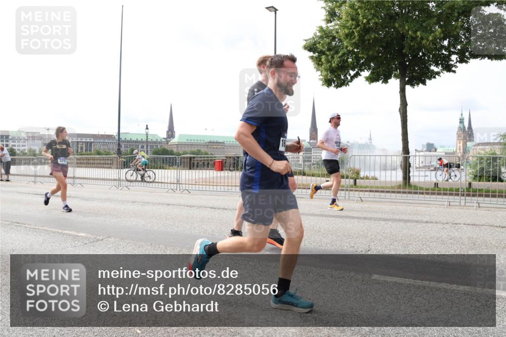 29.06.2025 - hella hamburg halbmarathon Lena Gebhardt http://msf.ph/oto/8285056 29.06.2025 10:20:48 Lombardsbrücke 16, 1011, 1046, 1069, 1471, 1474, 2053, 2101, 2325, 2383, 2478, 2834, 2923, 2945, 3247, 3733, 3781, 3813, 4082, 4154, 4166, 4288, 4350, 4422, 4754, 4869, 5041, 5061, 5181, 5625, 5767, 5831, 6608, 6951, 7018, 7131, 7228, 7608, 8025, 8113, 8588, 8724, 8940, 9005, 9011, 9236, 9722, 9873, 9981, 10041, 10050, 10350, 10585, 10602, 10613, 10647, 11100, 11145, 11603, 11835, 11995, 12175, 12694, 12844, 13057, 13508 meine-sportfotos.de