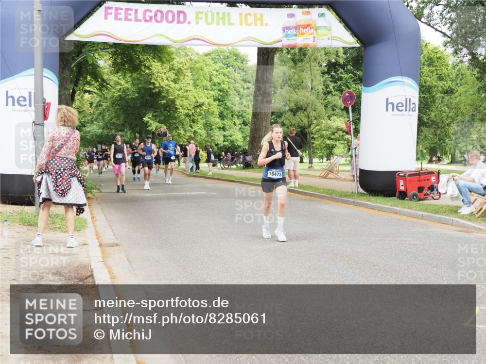 29.06.2025 - hella hamburg halbmarathon MichiJ http://msf.ph/oto/8285061 29.06.2025 10:58:43 Zwischen KM18-KM19 3939, 6742, 7302, 7873, 8051, 9657, 12417, 15048, 16473, 19248 meine-sportfotos.de