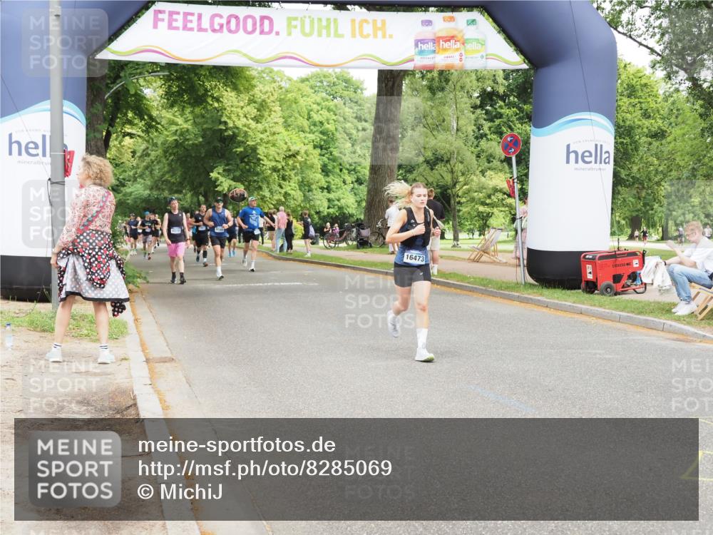29.06.2025 - hella hamburg halbmarathon MichiJ http://msf.ph/oto/8285069 29.06.2025 10:58:43 Zwischen KM18-KM19 3939, 6742, 7302, 7873, 8051, 9657, 12417, 15048, 16473, 19248 meine-sportfotos.de