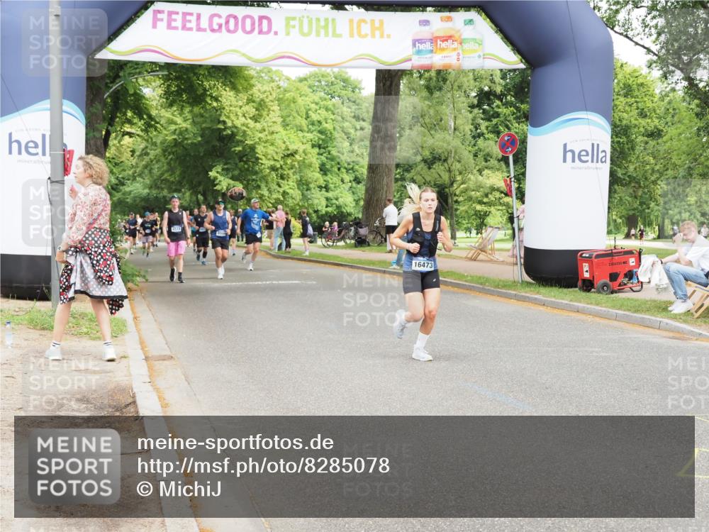 29.06.2025 - hella hamburg halbmarathon MichiJ http://msf.ph/oto/8285078 29.06.2025 10:58:43 Zwischen KM18-KM19 3939, 6742, 7302, 7873, 8051, 9657, 12417, 15048, 16473, 19248 meine-sportfotos.de