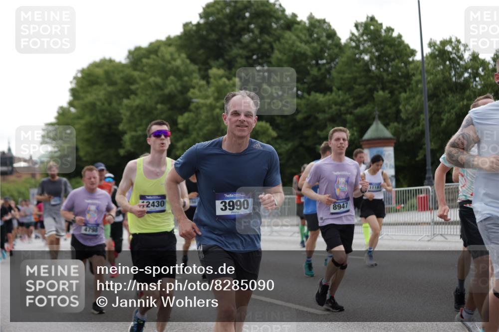 29.06.2025 - hella hamburg halbmarathon Jannik Wohlers http://msf.ph/oto/8285090 29.06.2025 10:35:32 Lombardsbrücke 1036, 1108, 1183, 1336, 1775, 2352, 2520, 2811, 2827, 3401, 3598, 3990, 4326, 4413, 4798, 6021, 6184, 6845, 7304, 8333, 8356, 8947, 9432, 9744, 9819, 10047, 10119, 10567, 11187, 11198, 11979, 12097, 12342, 12408, 12430, 12869, 13318, 13492, 13602, 14134, 14189, 14955, 15248, 15281, 15612, 15827, 15830, 16487, 16570, 16571, 17635, 17817, 18541, 18570, 18688 meine-sportfotos.de