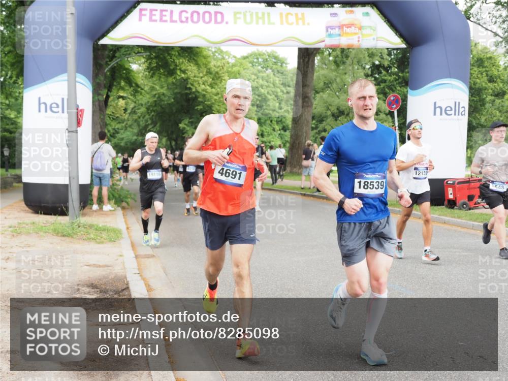 29.06.2025 - hella hamburg halbmarathon MichiJ http://msf.ph/oto/8285098 29.06.2025 10:32:47 Zwischen KM18-KM19 1057, 1391, 1902, 4691, 5648, 6903, 7710, 12159, 17912, 18539 meine-sportfotos.de