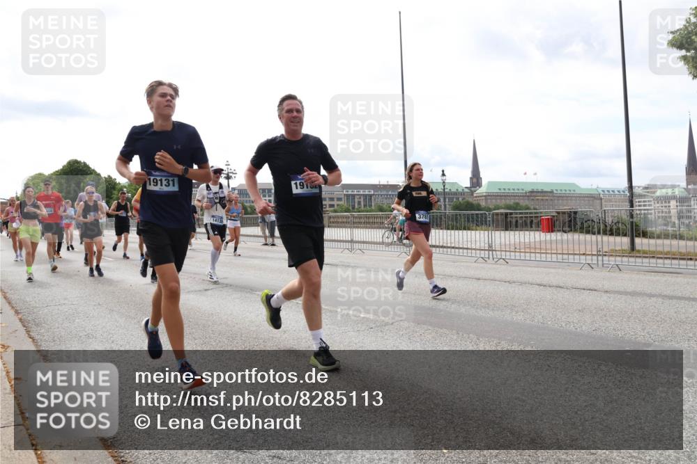 29.06.2025 - hella hamburg halbmarathon Lena Gebhardt http://msf.ph/oto/8285113 29.06.2025 10:20:48 Lombardsbrücke 19131, 14138, 19154, 3781, 1011, 1046, 1069, 1471, 1474, 2053, 2101, 2325, 2383, 2478, 2834, 2923, 2945, 3247, 3733, 3781, 3813, 4082, 4154, 4166, 4288, 4350, 4422, 4754, 4869, 5041, 5061, 5181, 5625, 5767, 5831, 6608, 6951, 7018, 7131, 7228, 7608, 8025, 8113, 8588, 8724, 8940, 9005, 9011, 9236, 9722, 9873, 9981, 10041, 10050, 10350, 10585, 10602, 10613, 10647, 11100, 11145, 11603, 11835, 11995, 12175, 12694, 12844, 13057, 13508 meine-sportfotos.de