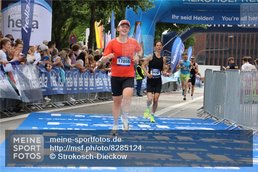 29.06.2025 - hella hamburg halbmarathon Strokosch-Dieckow http://msf.ph/oto/8285124 29.06.2025 10:21:29 Ziel 9442, 17856 meine-sportfotos.de