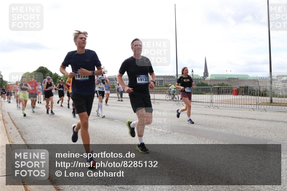 29.06.2025 - hella hamburg halbmarathon Lena Gebhardt http://msf.ph/oto/8285132 29.06.2025 10:20:49 Lombardsbrücke 19151, 1413, 19132, 3781, 1011, 1046, 1069, 1471, 1474, 2053, 2101, 2325, 2383, 2478, 2834, 2923, 2945, 3161, 3247, 3453, 3733, 3781, 3813, 4082, 4154, 4166, 4288, 4350, 4422, 4754, 4869, 5041, 5061, 5181, 5625, 5767, 5831, 6275, 6308, 6608, 6951, 7131, 7228, 7608, 8113, 8588, 8724, 8726, 8940, 9005, 9011, 9236, 9722, 9981, 10041, 10050, 10350, 10585, 10602, 10613, 10647, 11100, 11145, 11603, 11835, 11995, 12175, 12694, 12844, 13057, 13508 meine-sportfotos.de