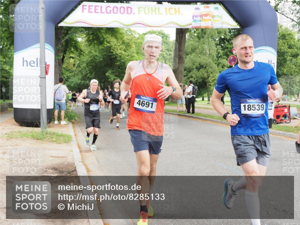 29.06.2025 - hella hamburg halbmarathon MichiJ http://msf.ph/oto/8285133 29.06.2025 10:32:47 Zwischen KM18-KM19 1057, 1391, 1902, 4691, 5648, 6903, 7710, 12159, 17912, 18539 meine-sportfotos.de