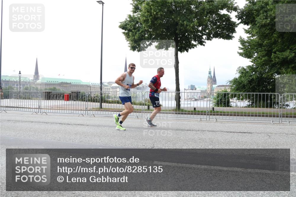 29.06.2025 - hella hamburg halbmarathon Lena Gebhardt http://msf.ph/oto/8285135 29.06.2025 10:35:33 Lombardsbrücke 18269, 71, 1108, 1336, 1497, 1717, 1730, 1786, 1821, 2001, 2198, 2352, 2376, 2425, 2751, 2787, 2811, 3243, 3828, 3958, 4333, 4564, 4703, 4704, 4902, 4965, 5027, 5147, 5240, 5531, 5793, 6021, 6029, 6189, 6365, 6381, 6471, 6746, 6803, 6859, 6867, 7267, 7304, 7382, 7927, 8249, 8296, 8333, 8567, 9342, 9470, 9803, 9806, 9819, 10393, 10531, 10565, 10652, 11233, 11320, 11359, 11565, 11838, 11839, 11886, 12026, 12062, 12326, 12408 meine-sportfotos.de