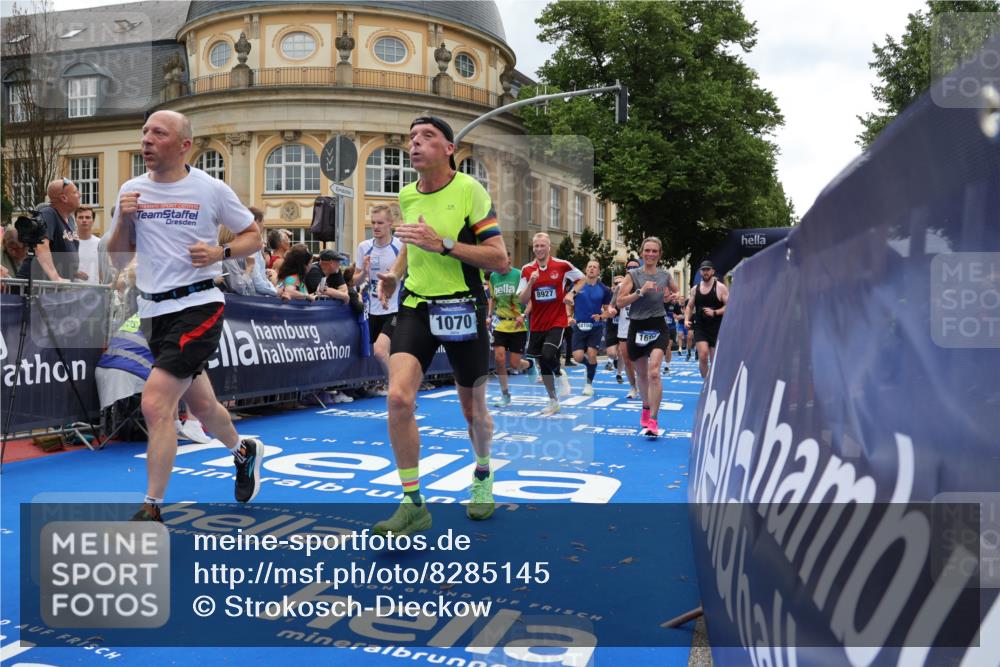 29.06.2025 - hella hamburg halbmarathon Strokosch-Dieckow http://msf.ph/oto/8285145 29.06.2025 10:47:36 Ziel 1070, 1320, 1592, 1696, 2284, 2708, 2953, 5889, 6009, 7962, 8023, 8234, 8927, 10969, 10988, 11021, 11283, 12870, 13223, 13303, 13948, 14618, 14619, 15451, 15478, 15479, 16205, 17229, 17905, 18104, 18430, 18970, 19181 meine-sportfotos.de