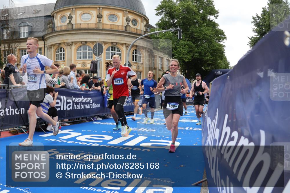 29.06.2025 - hella hamburg halbmarathon Strokosch-Dieckow http://msf.ph/oto/8285168 29.06.2025 10:47:36 Ziel 1070, 1320, 1592, 1696, 2284, 2708, 2953, 5889, 6009, 7962, 8023, 8234, 8927, 10969, 10988, 11021, 11283, 12870, 13223, 13303, 13948, 14618, 14619, 15451, 15478, 15479, 16205, 17229, 17905, 18104, 18430, 18970, 19181 meine-sportfotos.de