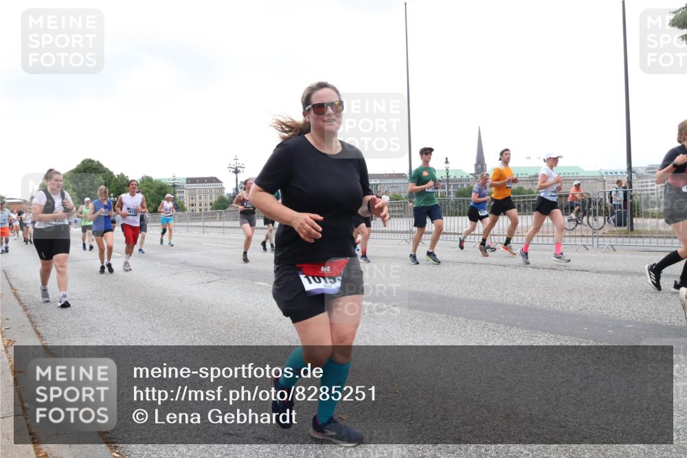 29.06.2025 - hella hamburg halbmarathon Lena Gebhardt http://msf.ph/oto/8285251 29.06.2025 10:46:35 Lombardsbrücke 1363, 1371, 1375, 1429, 1465, 1532, 1608, 1720, 1837, 1999, 2162, 2320, 2423, 2500, 2697, 2813, 2951, 3277, 3406, 3407, 3410, 3469, 3734, 3823, 4119, 4202, 4296, 4342, 4355, 4448, 4604, 5697, 5700, 5854, 6068, 6124, 6161, 6740, 7303, 7364, 7368, 7374, 7412, 7767, 7827, 7960, 7983, 8047, 8477, 8551, 8553, 8700, 9129, 9337, 9445, 9691, 10153, 10230, 11361, 11876, 11910, 12298, 12333, 12507, 12522, 13969, 14261, 15852, 16882, 16987 meine-sportfotos.de