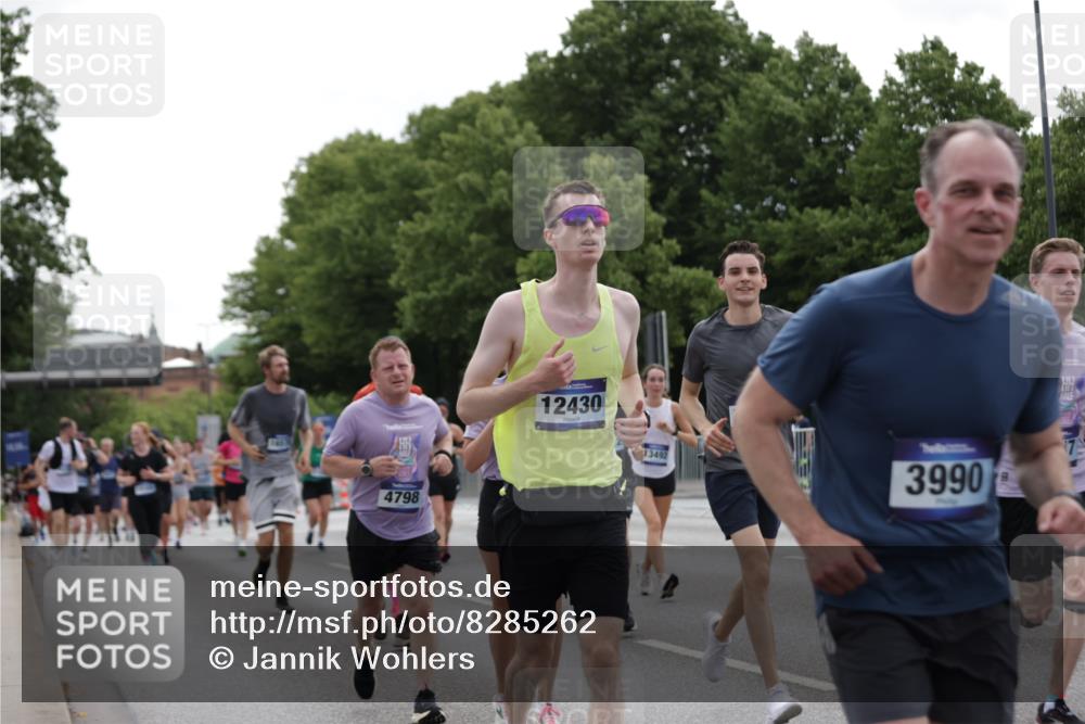 29.06.2025 - hella hamburg halbmarathon Jannik Wohlers http://msf.ph/oto/8285262 29.06.2025 10:35:33 Lombardsbrücke 1036, 1108, 1183, 1775, 2352, 2520, 2811, 2827, 2870, 3401, 3598, 3877, 3990, 4326, 4413, 4798, 6021, 6184, 6845, 7304, 8333, 8356, 8947, 9432, 9744, 10047, 10119, 10567, 11187, 11198, 11979, 12097, 12342, 12408, 12430, 12869, 13318, 13492, 13602, 14134, 14189, 14249, 14955, 15248, 15281, 15612, 15827, 15830, 16487, 16570, 16571, 17635, 17817, 18541, 18570, 18688 meine-sportfotos.de