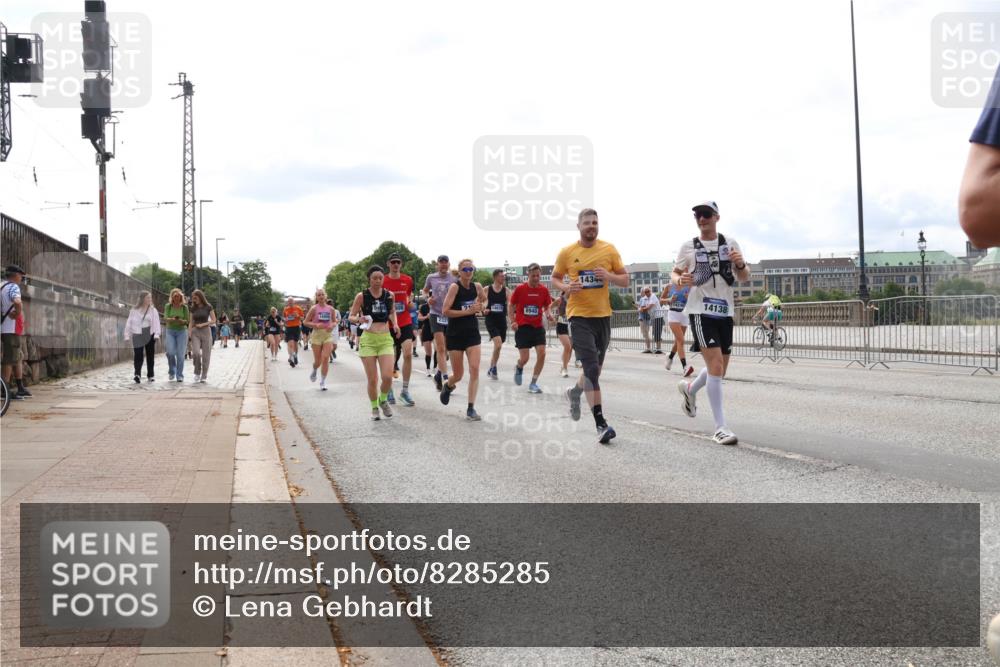 29.06.2025 - hella hamburg halbmarathon Lena Gebhardt http://msf.ph/oto/8285285 29.06.2025 10:20:49 Lombardsbrücke 232, 14670, 8940, 1434, 14138, 1011, 1046, 1069, 1471, 1474, 2053, 2101, 2325, 2383, 2478, 2834, 2923, 2945, 3161, 3247, 3453, 3733, 3781, 3813, 4082, 4154, 4166, 4288, 4350, 4422, 4754, 4869, 5041, 5061, 5181, 5625, 5767, 5831, 6275, 6308, 6608, 6951, 7131, 7228, 7608, 8113, 8588, 8724, 8726, 8940, 9005, 9011, 9236, 9722, 9981, 10041, 10050, 10350, 10585, 10602, 10613, 10647, 11100, 11145, 11603, 11835, 11995, 12175, 12694, 12844, 13057, 13508 meine-sportfotos.de