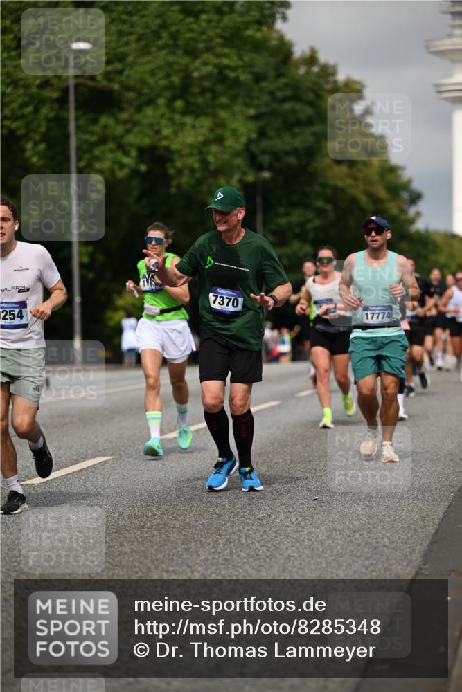 29.06.2025 - hella hamburg halbmarathon Dr. Thomas Lammeyer http://msf.ph/oto/8285348 29.06.2025 10:15:57 Kennedybrücke 1062, 1790, 2661, 3746, 3837, 4499, 6966, 7370, 7474, 8206, 8207, 8368, 9119, 9253, 9254, 9405, 10042 meine-sportfotos.de