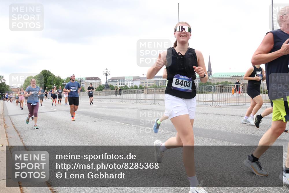 29.06.2025 - hella hamburg halbmarathon Lena Gebhardt http://msf.ph/oto/8285368 29.06.2025 10:55:19 Lombardsbrücke 7766, 101, 8403, 73, 1013, 1616, 1873, 1917, 2090, 2452, 3002, 3115, 3157, 3274, 3577, 4039, 4191, 4192, 4628, 5040, 5392, 5483, 5487, 5727, 6395, 6396, 6839, 6944, 7219, 7238, 7548, 7680, 7766, 8403, 8519, 8626, 9596, 9614, 9618, 9857, 9858, 10109, 10458, 10559, 10686, 10885, 11109, 11737, 11788, 11908, 12147, 12148, 12902, 13098, 13230, 13548, 13979, 13980, 14515, 14727, 15152, 15160, 16385 meine-sportfotos.de