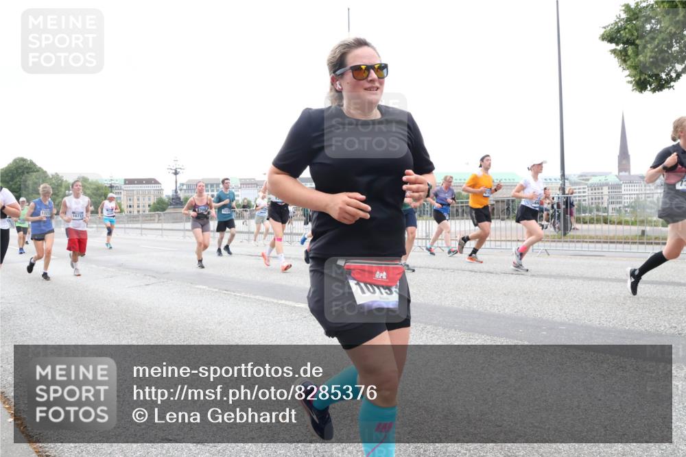 29.06.2025 - hella hamburg halbmarathon Lena Gebhardt http://msf.ph/oto/8285376 29.06.2025 10:46:35 Lombardsbrücke 1363, 1371, 1375, 1429, 1465, 1532, 1608, 1720, 1837, 1999, 2162, 2320, 2423, 2500, 2697, 2813, 2951, 3277, 3406, 3407, 3410, 3469, 3734, 3823, 4119, 4202, 4296, 4342, 4355, 4448, 4604, 5697, 5700, 5854, 6068, 6124, 6161, 6740, 7303, 7364, 7368, 7374, 7412, 7767, 7827, 7960, 7983, 8047, 8477, 8551, 8553, 8700, 9129, 9337, 9445, 9691, 10153, 10230, 11361, 11876, 11910, 12298, 12333, 12507, 12522, 13969, 14261, 15852, 16882, 16987 meine-sportfotos.de