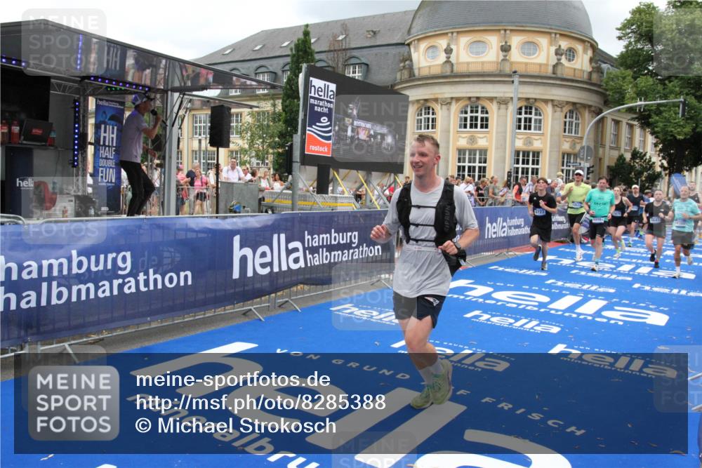 29.06.2025 - hella hamburg halbmarathon Michael Strokosch http://msf.ph/oto/8285388 29.06.2025 10:55:22 Ziel 4189, 5287, 5643, 6723, 6891, 8487, 8973, 10188, 10263, 11184, 12526, 13236, 13470, 16521, 16985, 18290, 18380, 18531 meine-sportfotos.de