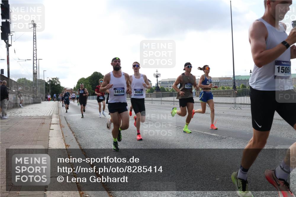 29.06.2025 - hella hamburg halbmarathon Lena Gebhardt http://msf.ph/oto/8285414 29.06.2025 09:45:53 Lombardsbrücke 4463, 16148, 14548, 12189, 8062, 7188, 1505, 57, 1080, 1686, 1707, 1894, 2460, 2689, 3809, 4129, 4463, 4679, 4698, 4749, 4812, 5187, 5550, 5826, 6169, 6358, 6495, 6878, 7055, 7186, 7389, 7481, 7880, 7965, 8062, 8190, 9345, 9571, 9634, 10017, 10270, 10453, 10484, 10876, 11120, 11199, 11857, 12189, 12232, 12234, 12308, 12681, 12691, 12988, 13066, 13167, 13343, 13618, 13686, 13754, 14028, 14167, 15115, 16507, 17768 meine-sportfotos.de