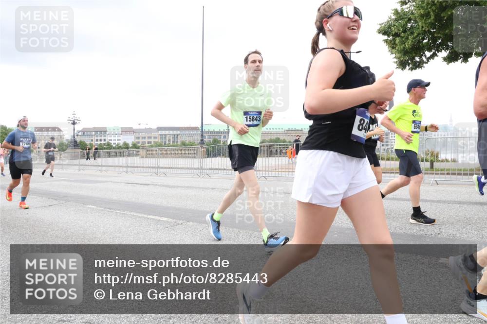 29.06.2025 - hella hamburg halbmarathon Lena Gebhardt http://msf.ph/oto/8285443 29.06.2025 10:55:20 Lombardsbrücke 7766, 15843, 84, 6944, 1013, 1616, 1873, 1917, 2090, 2452, 3002, 3115, 3157, 3274, 3577, 4039, 4191, 4192, 4628, 5040, 5392, 5483, 5487, 5727, 6395, 6396, 6839, 6944, 7219, 7238, 7548, 7680, 7766, 8403, 8519, 8626, 9596, 9614, 9618, 9857, 9858, 10094, 10109, 10458, 10559, 10686, 10885, 11109, 11737, 11788, 11908, 12147, 12148, 12902, 13098, 13230, 13548, 13979, 13980, 14515, 14727, 15152, 15160, 16385 meine-sportfotos.de