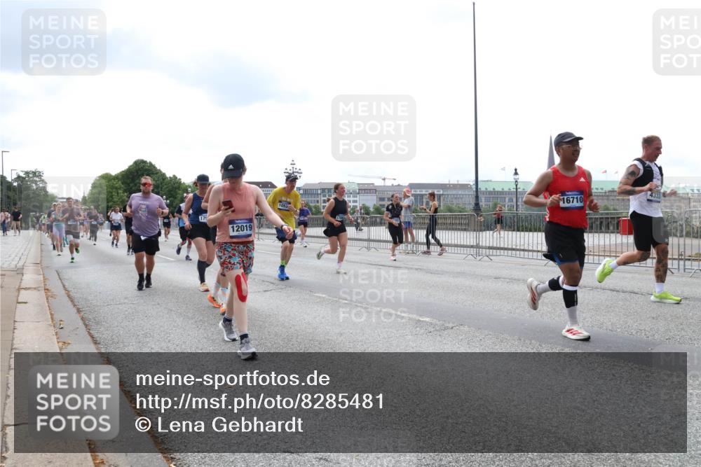 29.06.2025 - hella hamburg halbmarathon Lena Gebhardt http://msf.ph/oto/8285481 29.06.2025 10:35:34 Lombardsbrücke 17, 12019, 1053, 16710, 4333, 1108, 1336, 1497, 1717, 1730, 1786, 1821, 2001, 2198, 2352, 2376, 2425, 2751, 2787, 2811, 2827, 3243, 3828, 3958, 4333, 4564, 4703, 4704, 4902, 4965, 5027, 5147, 5240, 5531, 5793, 6021, 6029, 6189, 6365, 6381, 6471, 6746, 6803, 6859, 6867, 7267, 7304, 7382, 7927, 8249, 8296, 8333, 8567, 9342, 9470, 9803, 9806, 9819, 10393, 10531, 10565, 10652, 11233, 11320, 11359, 11565, 11838, 11839, 11886, 12026, 12062, 12326, 12408 meine-sportfotos.de