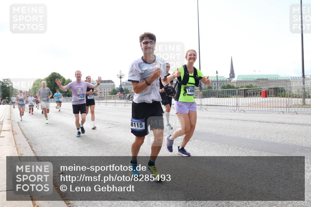 29.06.2025 - hella hamburg halbmarathon Lena Gebhardt http://msf.ph/oto/8285493 29.06.2025 10:11:45 Lombardsbrücke 1328, 1531, 1866, 1992, 3363, 3837, 4227, 5379, 5605, 7571, 8115, 8368, 8807, 8810, 9119, 9191, 9428, 10042, 10372, 10409, 10428, 11321, 11507, 11537, 11755, 11917, 12286, 12473, 13177, 13203, 13542, 13603, 13939, 13958, 14008, 14149, 14384, 15797, 15945, 16383, 17080, 17638, 17774, 17787, 17866, 18261, 18278, 18382, 18395, 19172 meine-sportfotos.de