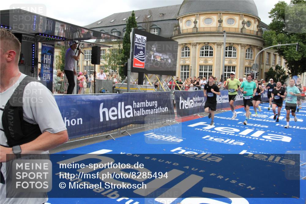 29.06.2025 - hella hamburg halbmarathon Michael Strokosch http://msf.ph/oto/8285494 29.06.2025 10:55:23 Ziel 4189, 5287, 5643, 6723, 6891, 8487, 10263, 11184, 12526, 13236, 13470, 16521, 16985, 17940, 18290, 18380, 18531 meine-sportfotos.de