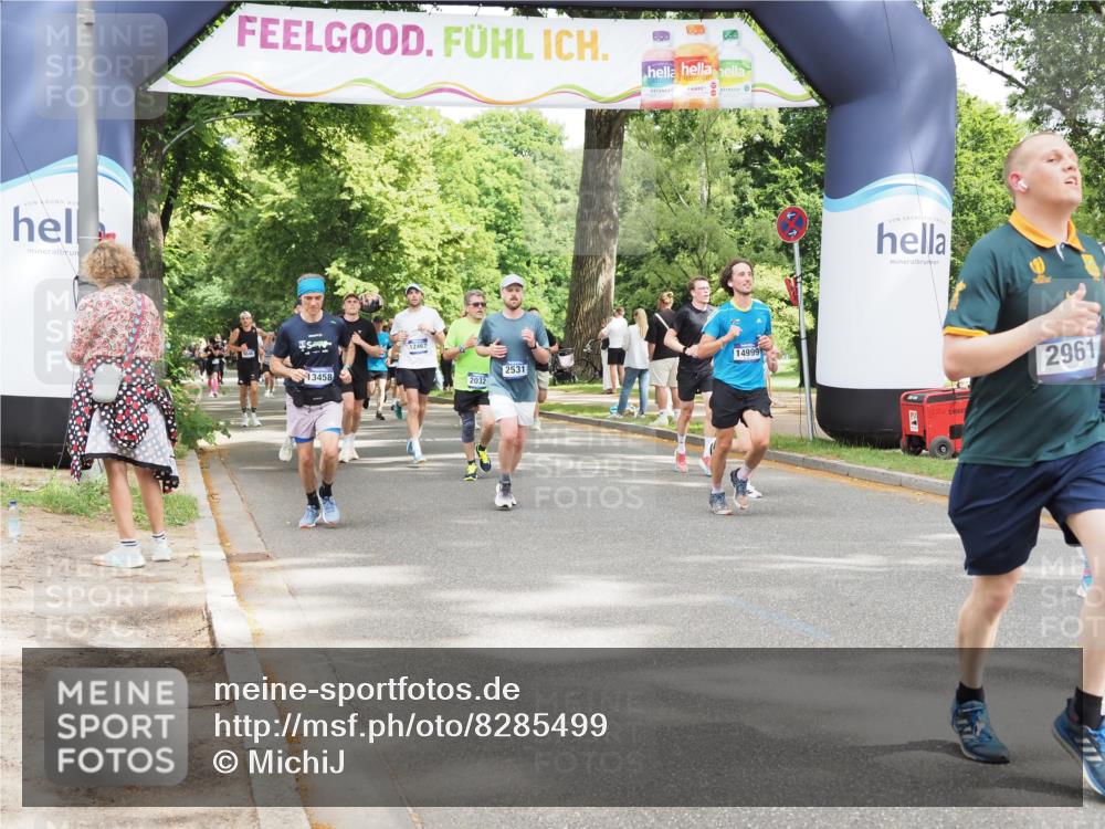 29.06.2025 - hella hamburg halbmarathon MichiJ http://msf.ph/oto/8285499 29.06.2025 10:58:54 Zwischen KM18-KM19 2032, 2531, 2961, 6518, 7941, 8274, 9560, 10443, 12467, 13458, 13951, 14999, 15352, 18320 meine-sportfotos.de
