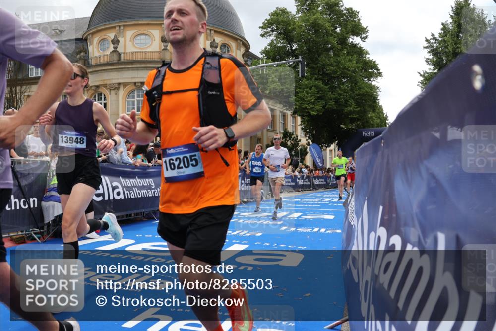 29.06.2025 - hella hamburg halbmarathon Strokosch-Dieckow http://msf.ph/oto/8285503 29.06.2025 10:47:44 Ziel 2340, 2708, 5915, 6836, 7962, 8564, 10988, 11283, 11961, 12679, 13948, 14383, 15478, 16205, 17229, 18356, 18430, 18836 meine-sportfotos.de