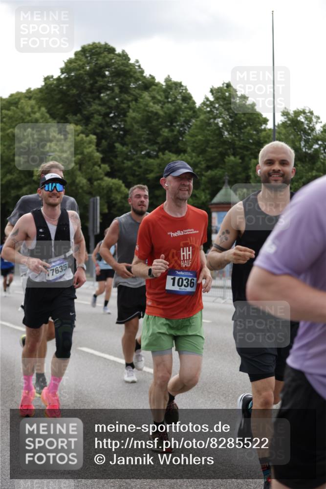29.06.2025 - hella hamburg halbmarathon Jannik Wohlers http://msf.ph/oto/8285522 29.06.2025 10:35:36 Lombardsbrücke 1008, 1010, 1036, 1108, 1183, 1775, 1780, 2352, 2520, 2811, 2827, 2870, 3401, 3598, 3877, 3990, 4326, 4413, 4798, 5666, 6184, 6845, 6896, 7086, 7275, 7304, 8356, 8947, 9432, 9744, 10047, 10119, 11187, 11198, 11979, 12342, 12430, 12869, 13492, 13600, 13602, 14134, 14189, 14249, 14251, 14955, 15075, 15078, 15248, 15281, 15612, 15827, 15830, 15876, 16570, 16571, 17635, 18541, 18688 meine-sportfotos.de