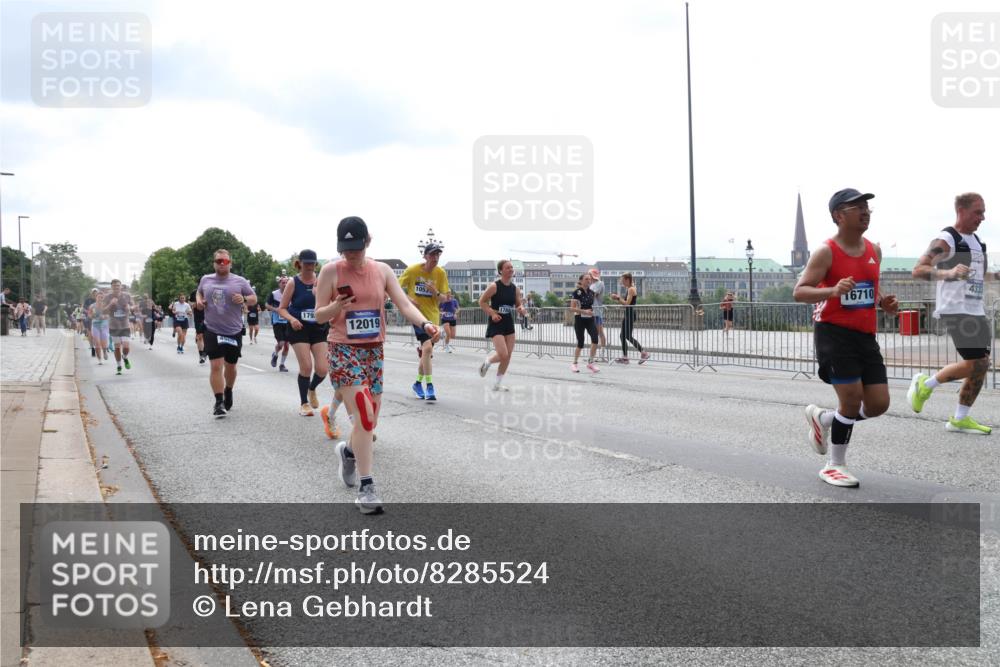 29.06.2025 - hella hamburg halbmarathon Lena Gebhardt http://msf.ph/oto/8285524 29.06.2025 10:35:34 Lombardsbrücke 179, 12019, 1053, 16710, 433, 1108, 1336, 1497, 1717, 1730, 1786, 1821, 2001, 2198, 2352, 2376, 2425, 2751, 2787, 2811, 2827, 3243, 3828, 3958, 4333, 4564, 4703, 4704, 4902, 4965, 5027, 5147, 5240, 5531, 5793, 6021, 6029, 6189, 6365, 6381, 6471, 6746, 6803, 6859, 6867, 7267, 7304, 7382, 7927, 8249, 8296, 8333, 8567, 9342, 9470, 9803, 9806, 9819, 10393, 10531, 10565, 10652, 11233, 11320, 11359, 11565, 11838, 11839, 11886, 12026, 12062, 12326, 12408 meine-sportfotos.de