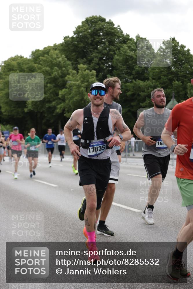 29.06.2025 - hella hamburg halbmarathon Jannik Wohlers http://msf.ph/oto/8285532 29.06.2025 10:35:36 Lombardsbrücke 1008, 1010, 1036, 1108, 1183, 1775, 1780, 2352, 2520, 2811, 2827, 2870, 3401, 3598, 3877, 3990, 4326, 4413, 4798, 5666, 6184, 6845, 6896, 7086, 7275, 7304, 8356, 8947, 9432, 9744, 10047, 10119, 11187, 11198, 11979, 12342, 12430, 12869, 13492, 13600, 13602, 14134, 14189, 14249, 14251, 14955, 15075, 15078, 15248, 15281, 15612, 15827, 15830, 15876, 16570, 16571, 17635, 18541, 18688 meine-sportfotos.de