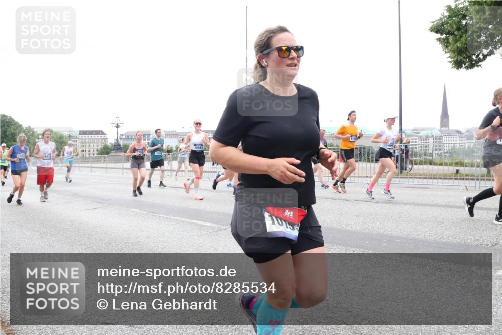 29.06.2025 - hella hamburg halbmarathon Lena Gebhardt http://msf.ph/oto/8285534 29.06.2025 10:46:35 Lombardsbrücke 1363, 1371, 1375, 1429, 1465, 1532, 1608, 1720, 1837, 1999, 2162, 2320, 2423, 2500, 2697, 2813, 2951, 3277, 3406, 3407, 3410, 3469, 3734, 3823, 4119, 4202, 4296, 4342, 4355, 4448, 4604, 5697, 5700, 5854, 6068, 6124, 6161, 6740, 7303, 7364, 7368, 7374, 7412, 7767, 7827, 7960, 7983, 8047, 8477, 8551, 8553, 8700, 9129, 9337, 9445, 9691, 10153, 10230, 11361, 11876, 11910, 12298, 12333, 12507, 12522, 13969, 14261, 15852, 16882, 16987 meine-sportfotos.de