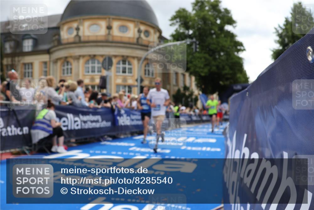 29.06.2025 - hella hamburg halbmarathon Strokosch-Dieckow http://msf.ph/oto/8285540 29.06.2025 10:47:44 Ziel 2340, 2708, 5915, 6836, 7962, 8564, 10988, 11283, 11961, 12679, 13948, 14383, 15478, 16205, 17229, 18356, 18430, 18836 meine-sportfotos.de