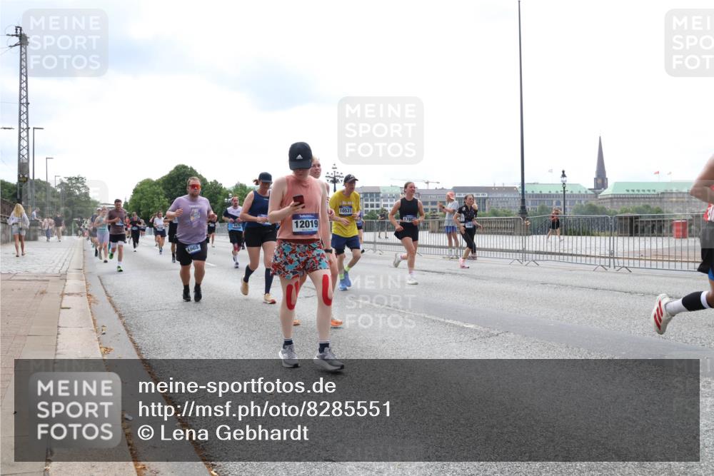 29.06.2025 - hella hamburg halbmarathon Lena Gebhardt http://msf.ph/oto/8285551 29.06.2025 10:35:35 Lombardsbrücke 12019, 4965, 10531, 1108, 1336, 1497, 1717, 1730, 1786, 1821, 2001, 2198, 2352, 2376, 2425, 2751, 2787, 2811, 2827, 3243, 3598, 3828, 3958, 4333, 4564, 4703, 4704, 4902, 4965, 5027, 5147, 5240, 5531, 5793, 6021, 6029, 6189, 6365, 6381, 6471, 6746, 6845, 6859, 6867, 7267, 7304, 7382, 7927, 8249, 8296, 8333, 8567, 9342, 9470, 9803, 9806, 9819, 10393, 10531, 10565, 10652, 11233, 11320, 11359, 11565, 11838, 11839, 11886, 12026, 12062, 12326, 12408 meine-sportfotos.de