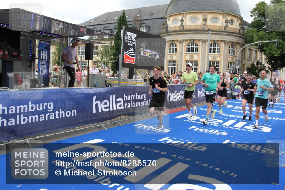 29.06.2025 - hella hamburg halbmarathon Michael Strokosch http://msf.ph/oto/8285570 29.06.2025 10:55:23 Ziel 4189, 5287, 5643, 6723, 6891, 8487, 10263, 11184, 12526, 13236, 13470, 16521, 16985, 17940, 18290, 18380, 18531 meine-sportfotos.de