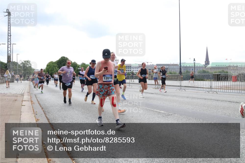 29.06.2025 - hella hamburg halbmarathon Lena Gebhardt http://msf.ph/oto/8285593 29.06.2025 10:35:35 Lombardsbrücke 4965, 17935, 12019, 0531, 1108, 1336, 1497, 1717, 1730, 1786, 1821, 2001, 2198, 2352, 2376, 2425, 2751, 2787, 2811, 2827, 3243, 3598, 3828, 3958, 4333, 4564, 4703, 4704, 4902, 4965, 5027, 5147, 5240, 5531, 5793, 6021, 6029, 6189, 6365, 6381, 6471, 6746, 6845, 6859, 6867, 7267, 7304, 7382, 7927, 8249, 8296, 8333, 8567, 9342, 9470, 9803, 9806, 9819, 10393, 10531, 10565, 10652, 11233, 11320, 11359, 11565, 11838, 11839, 11886, 12026, 12062, 12326, 12408 meine-sportfotos.de