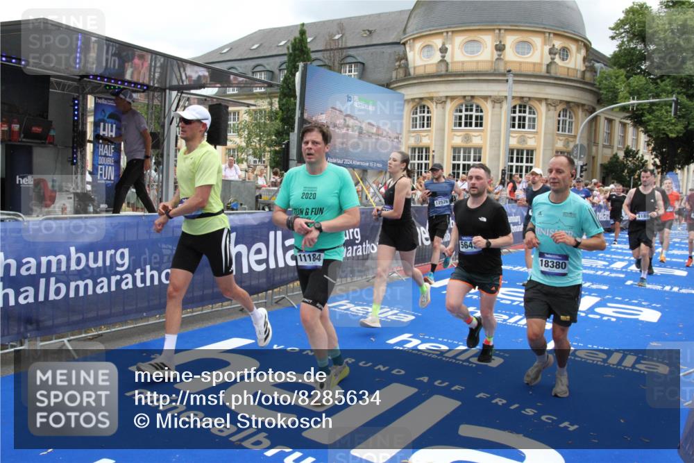 29.06.2025 - hella hamburg halbmarathon Michael Strokosch http://msf.ph/oto/8285634 29.06.2025 10:55:25 Ziel 1130, 2771, 4189, 5287, 5643, 6723, 6938, 8487, 10263, 11184, 12526, 13234, 13236, 13470, 16985, 17603, 17940, 18290, 18380, 18531 meine-sportfotos.de